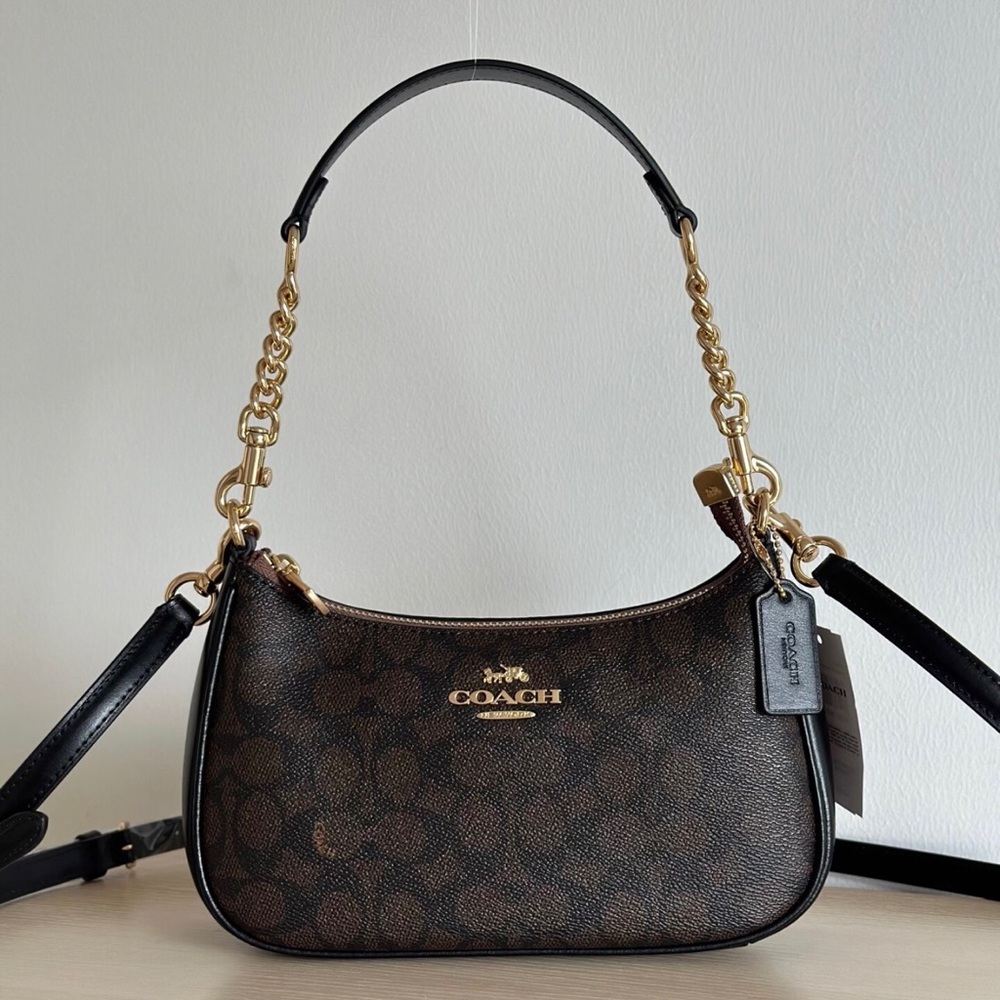coach Teri Shoulder Bag In Signature Canvas